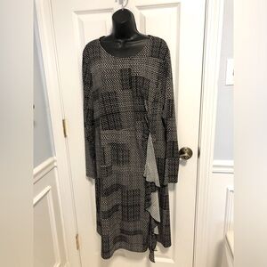 Covington Woman 2X long sleeve faux wrap black/cream dress.Comfortable.Easy care